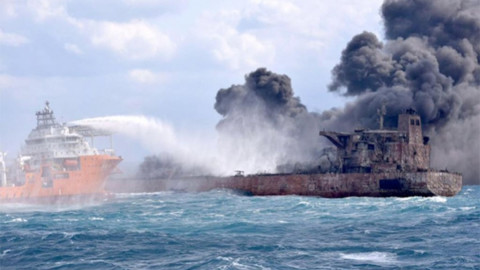 Buque petrolero explota frente costa sur de Hong Kong