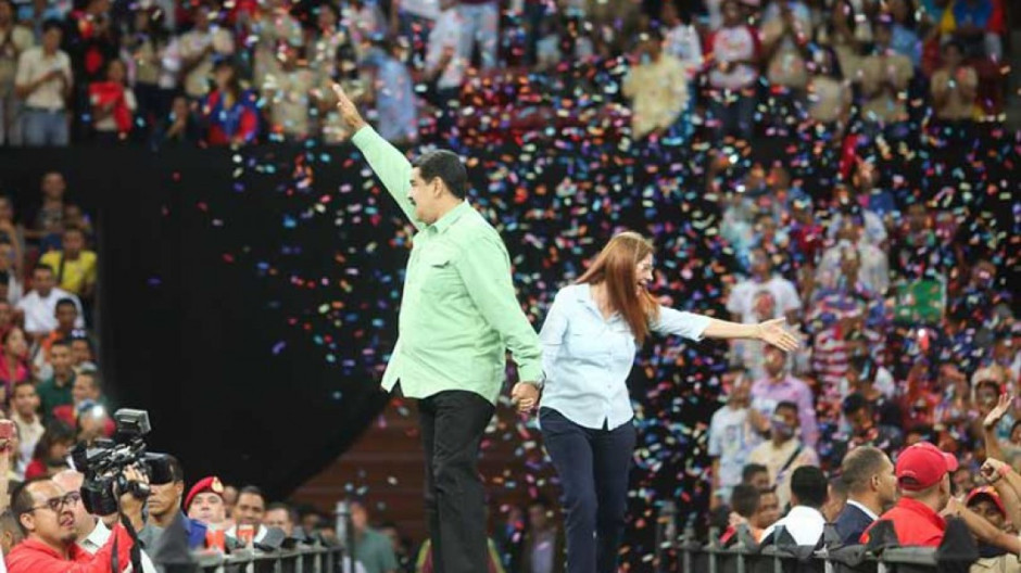 Maduro presenta logo para su campaña