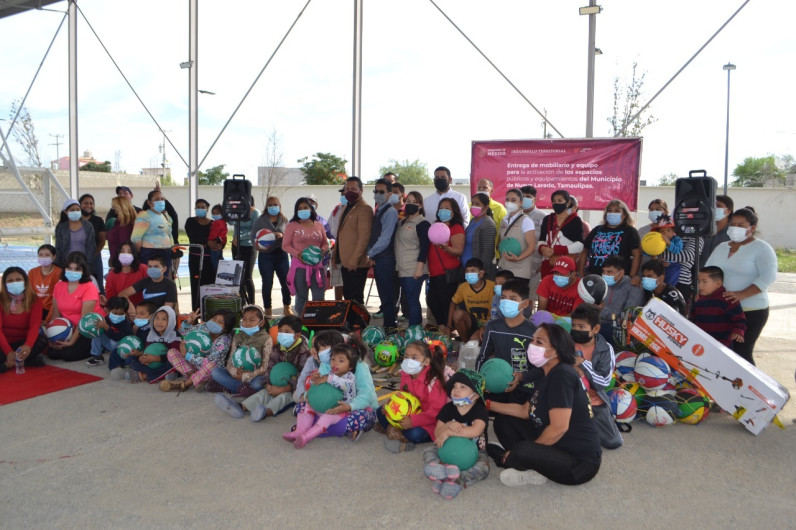 Disfrutan folclor y cuentos fantásticos en la colonia 'Constitucional'