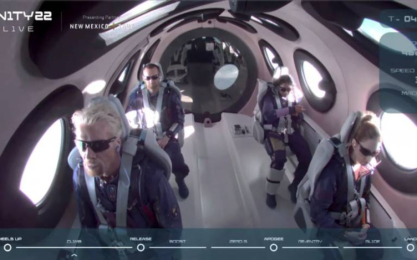 Se convierte Richard Branson en el primer millonario en viajar al espacio