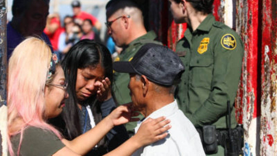 Abren frontera entre México y EU para familias