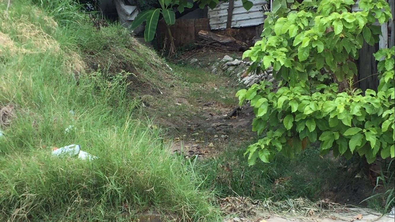 Canal a cielo abierto, punto de riesgo para familias del sector Montealto