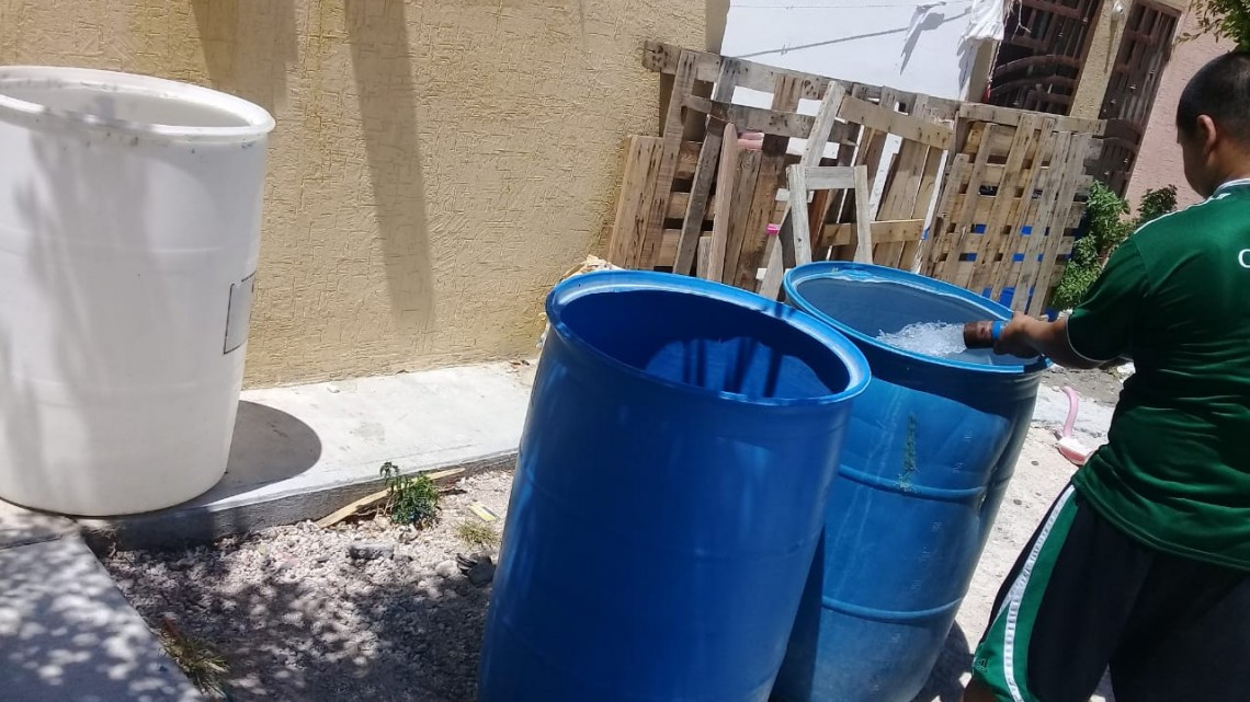 Entregan pipas agua en colonias y comunidades rurales