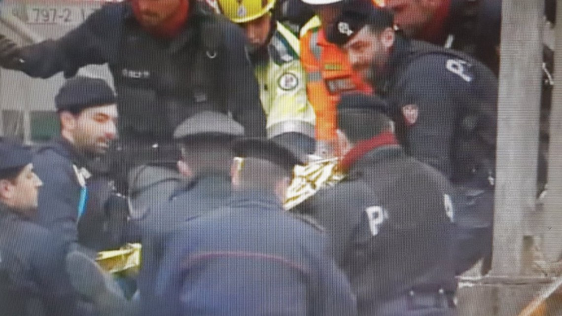 Al menos dos muertos tras descarrilar un tren cerca de Milán