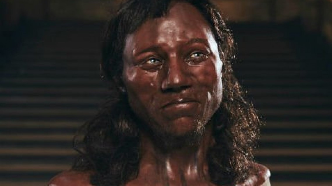 El primer británico era de piel oscura y ojos azules