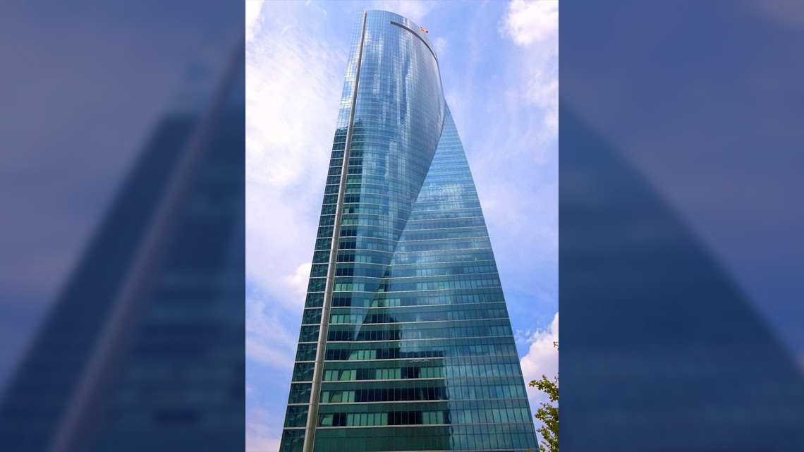 Desalojan el rascacielos Torre Espacio en Madrid por aviso de bomba