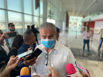 Buscan cubrir demanda de médicos especialistas con cubanos 