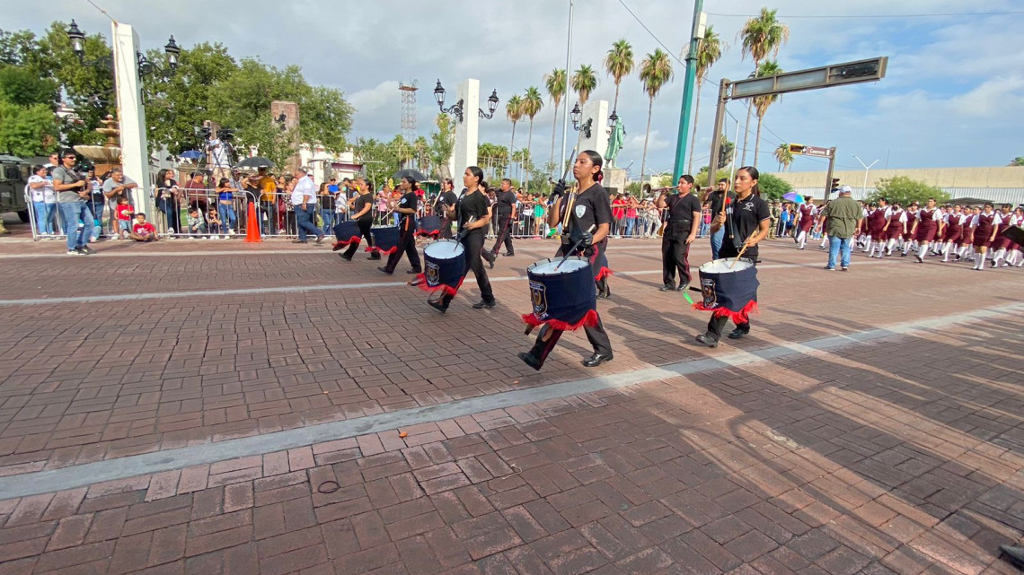 Desfilan por la Independencia