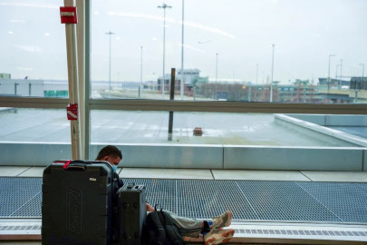 2,500 vuelos cancelados en primer día de 2022 por Ómicron