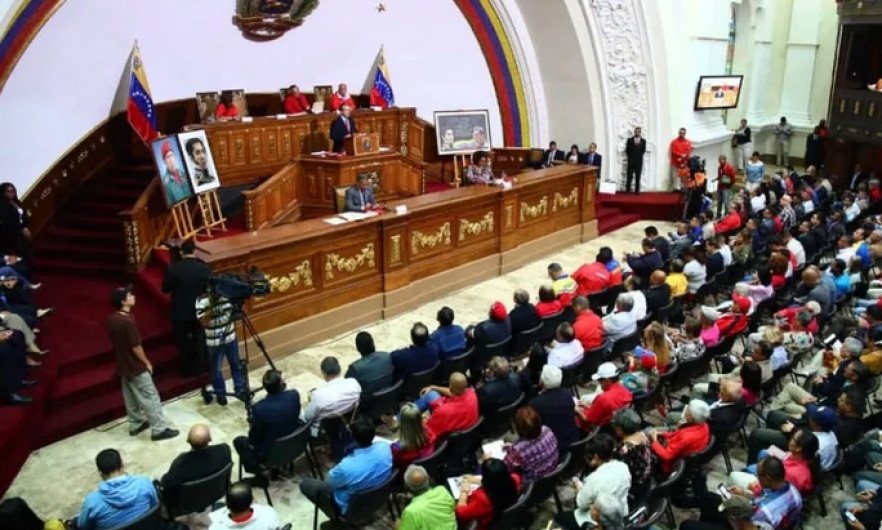 EU revoca visas a miembros de Asamblea constituyente de Nicolás Maduro