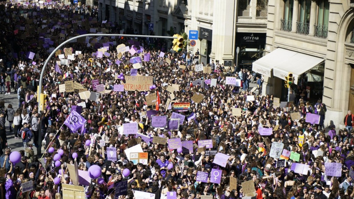 Mujeres se manifiestan en España por el 8M
