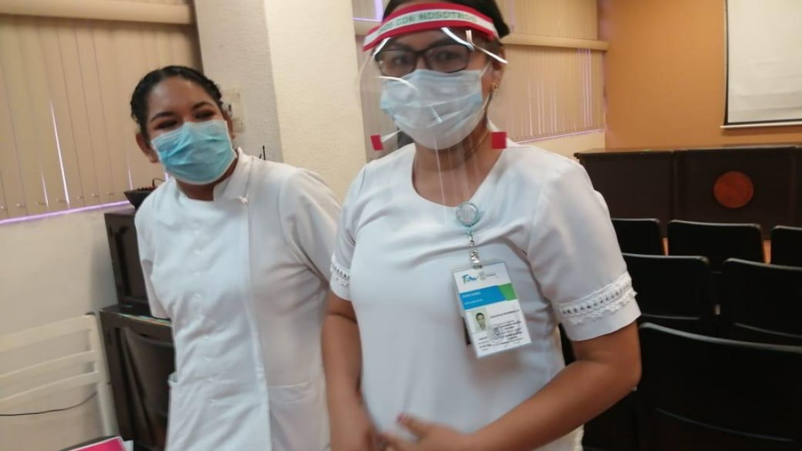 Cristianos elaboran y donan mascarillas a personal médico