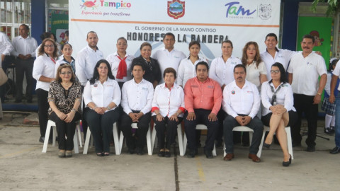 Encabeza Magda Peraza honores a la bandera en primaria “José María Morelos”