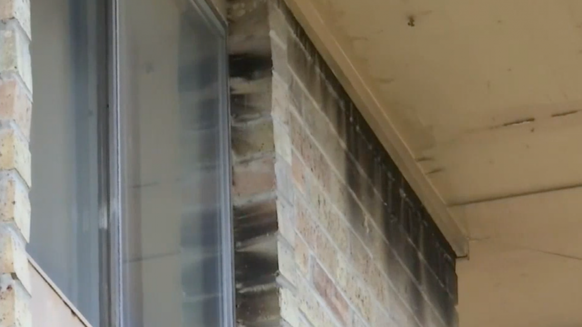 Incendio en departamentos desplaza a residentes