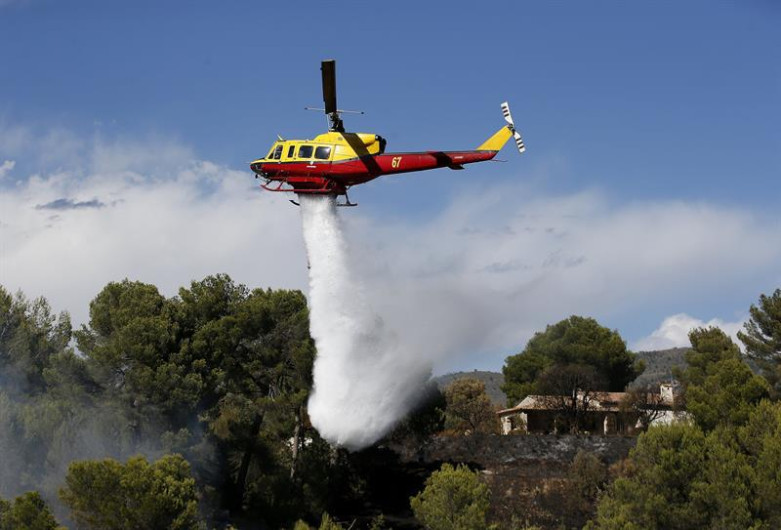 Controlan incendios forestales en el sureste de Francia