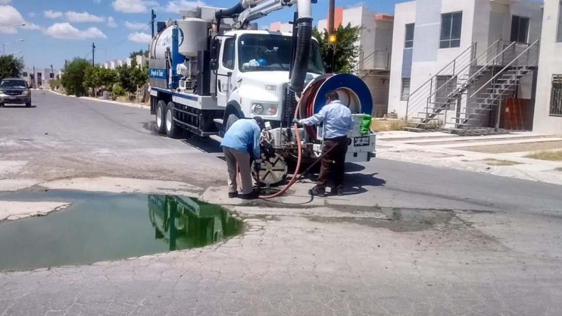 Comapa trabaja con equipo vactor