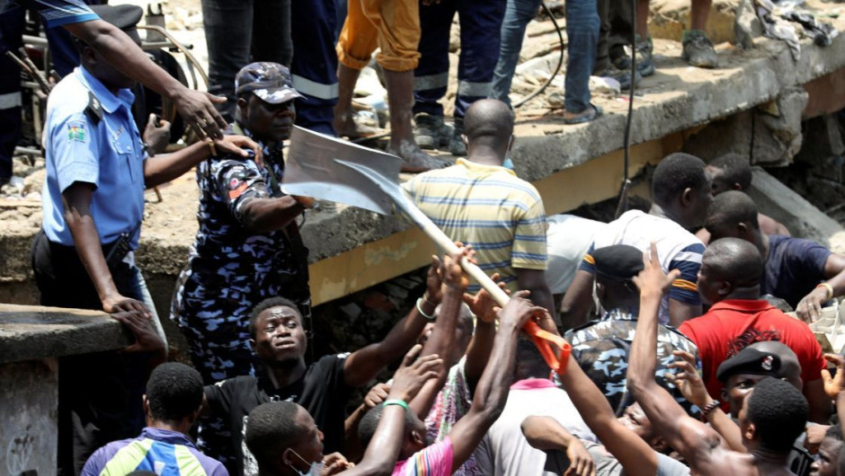 25 muertos tras derrumbe de edificio en Nigeria