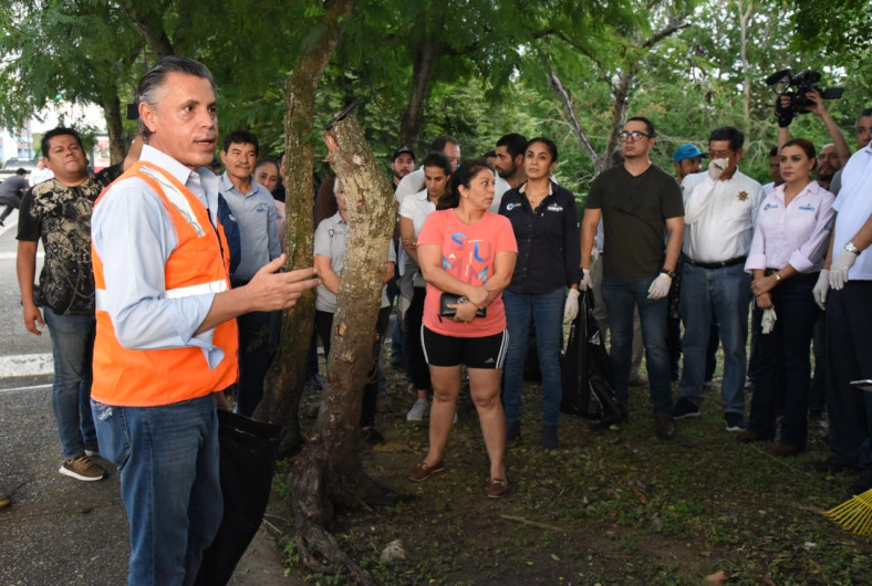 Encabeza Chucho Nader jornada de limpieza en Laguna del Carpintero