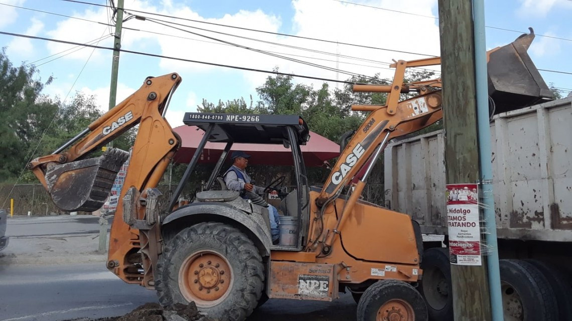 Reparan cuadrillas pavimento en avenida México
