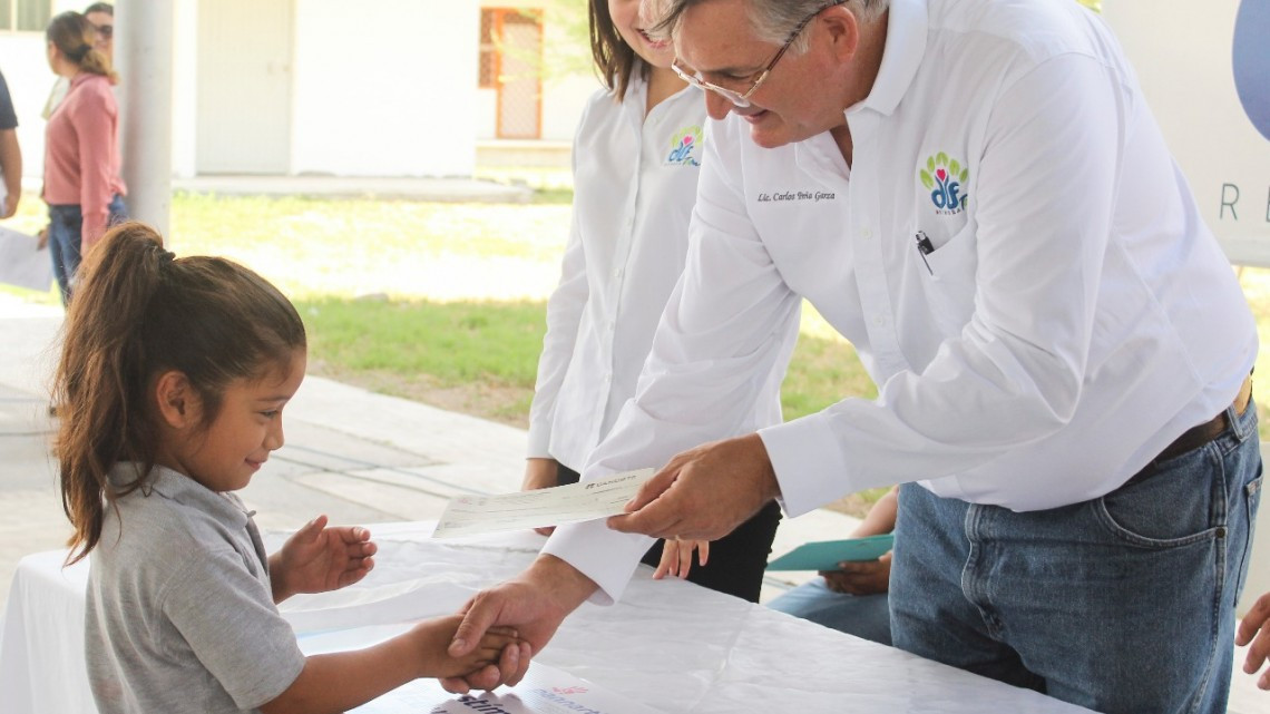 Entrega DIF Reynosa 115 estímulos educativos