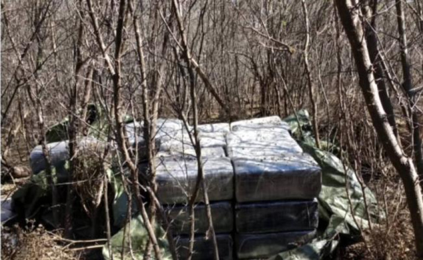 En la carretera Nuevo Laredo-Reynosa aseguran casi 4 tons de marihuana