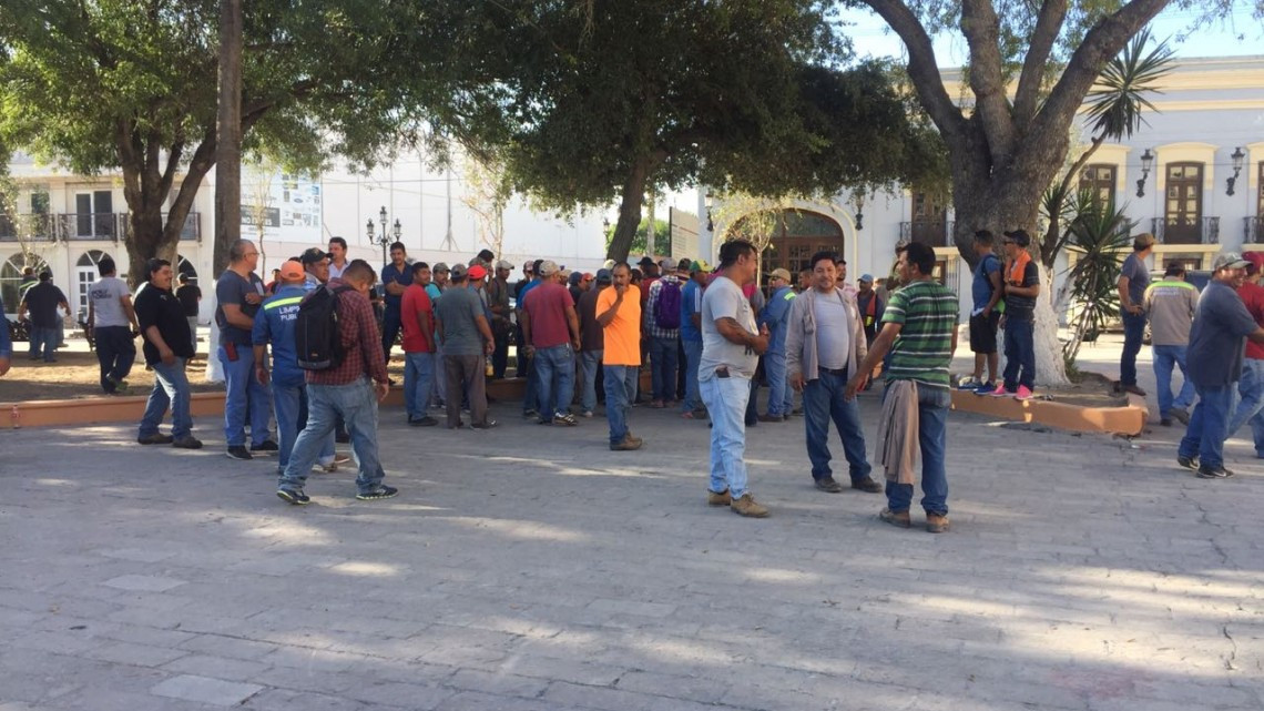 Trabajadores del municipio exigen aumento salarial