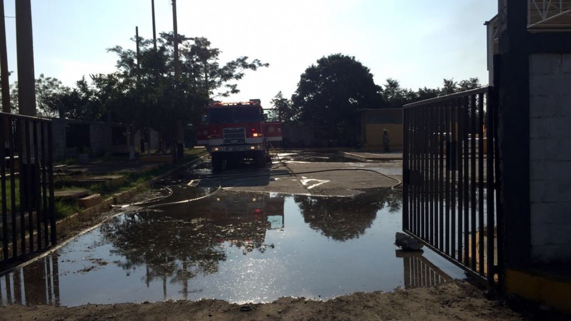 Explota línea de compresión de gas en instalaciones de Pemex