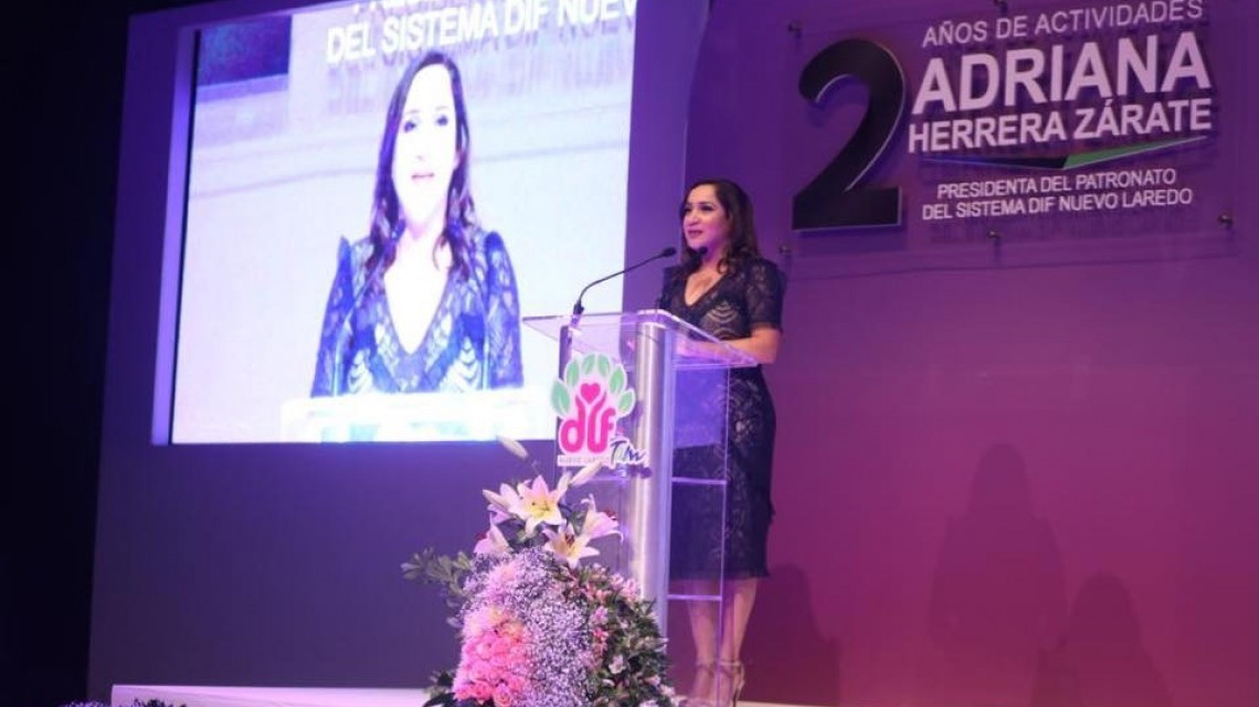 Rinde Adriana Herrera Zarate 2do informe de actividades del DIF