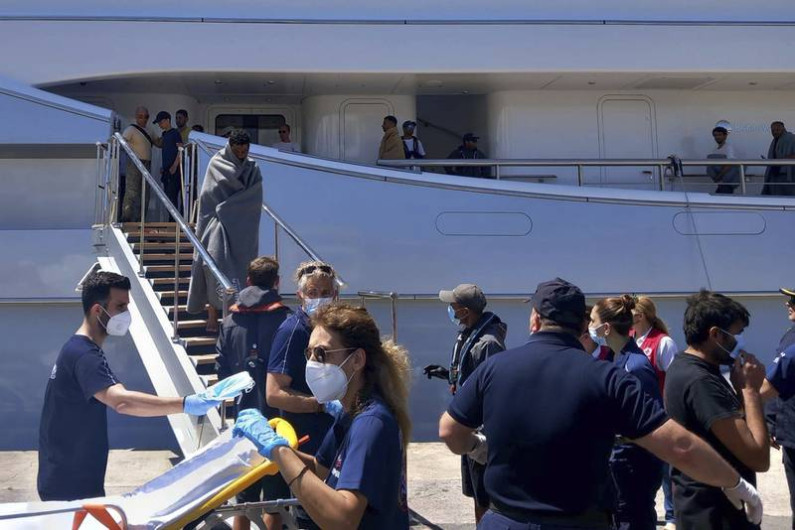Naufragio en Grecia deja decenas de muertos y desaparecidos