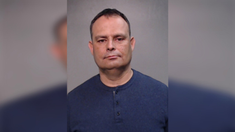 Detienen a un oficial de la policía de McAllen