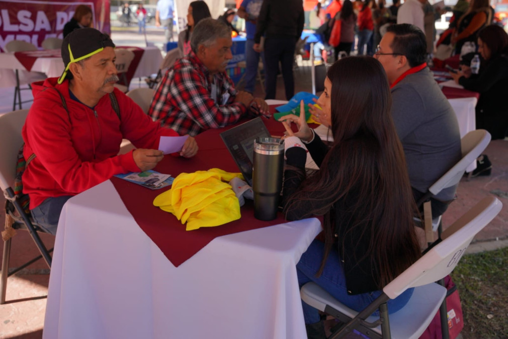 Realizan con éxito la sexta edición del programa 'Empleo en tu colonia' en la plaza Hidalgo