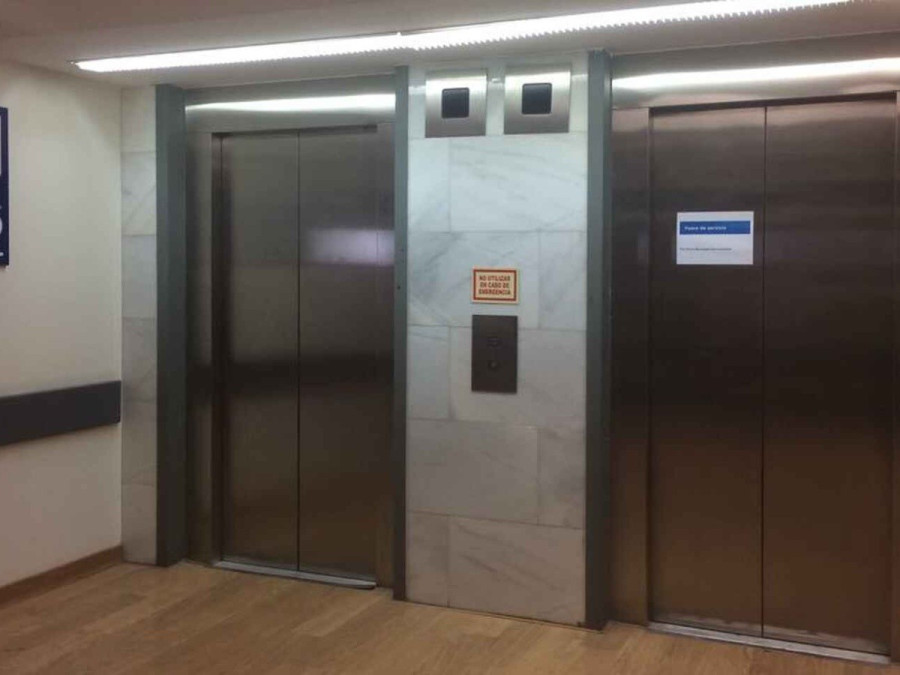 Encuentran cadáver dentro de un elevador descompuesto en la India
