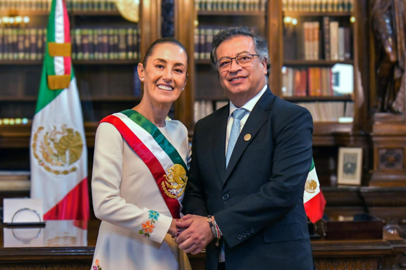 Sheinbaum respalda a Gustavo Petro ante investigaciones electorales