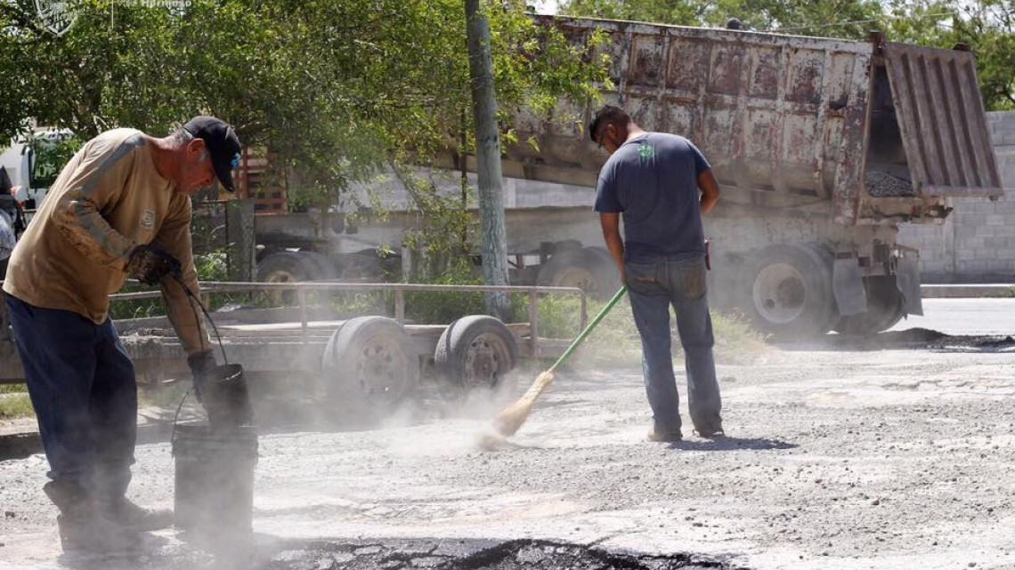 Realizan trabajos de bacheo en Valle Hermoso