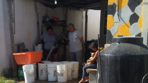 Pipas continúan entregando agua