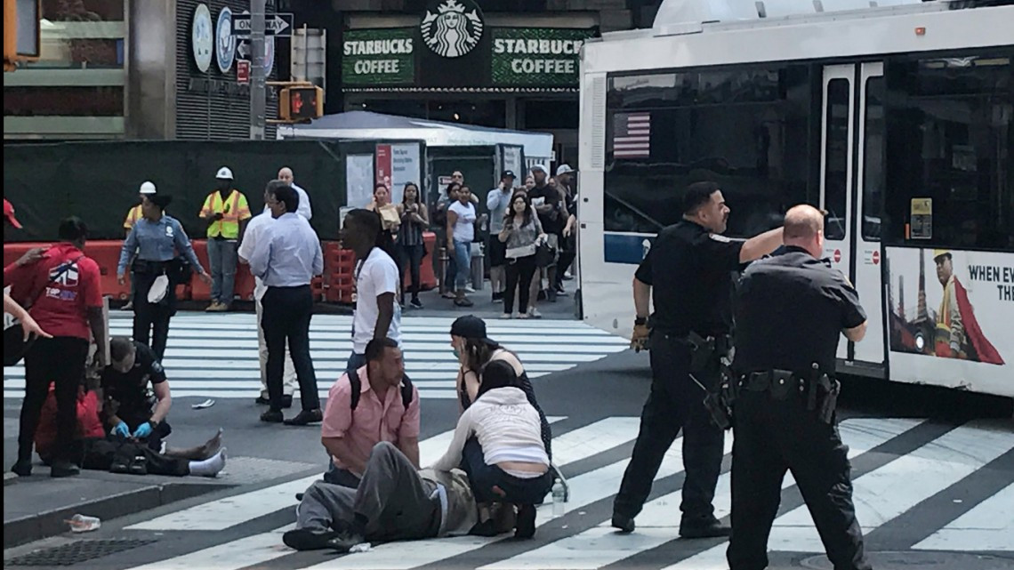 Auto arrolla a 22 personas y mata a una en Times Square