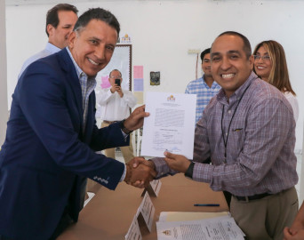 Recibe constancia Manuel Canales del IETAM como candidato electo