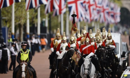 El cortejo fúnebre de Isabel II sale de Buckingham rumbo a la sede del Parlamento