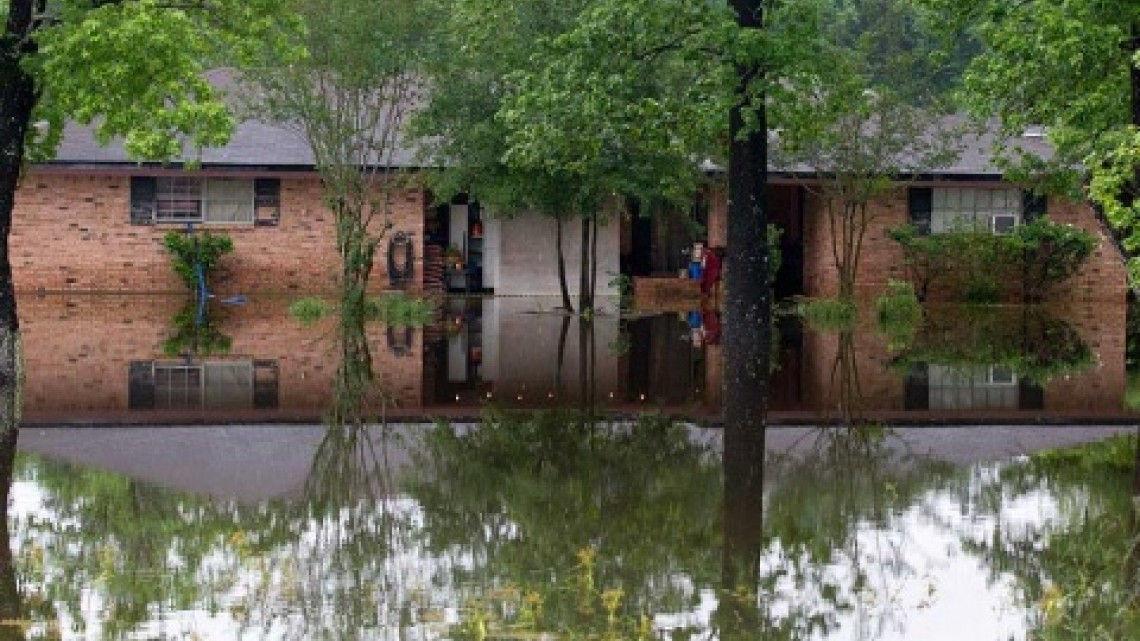 Fuertes lluvias inundan el sur de EU