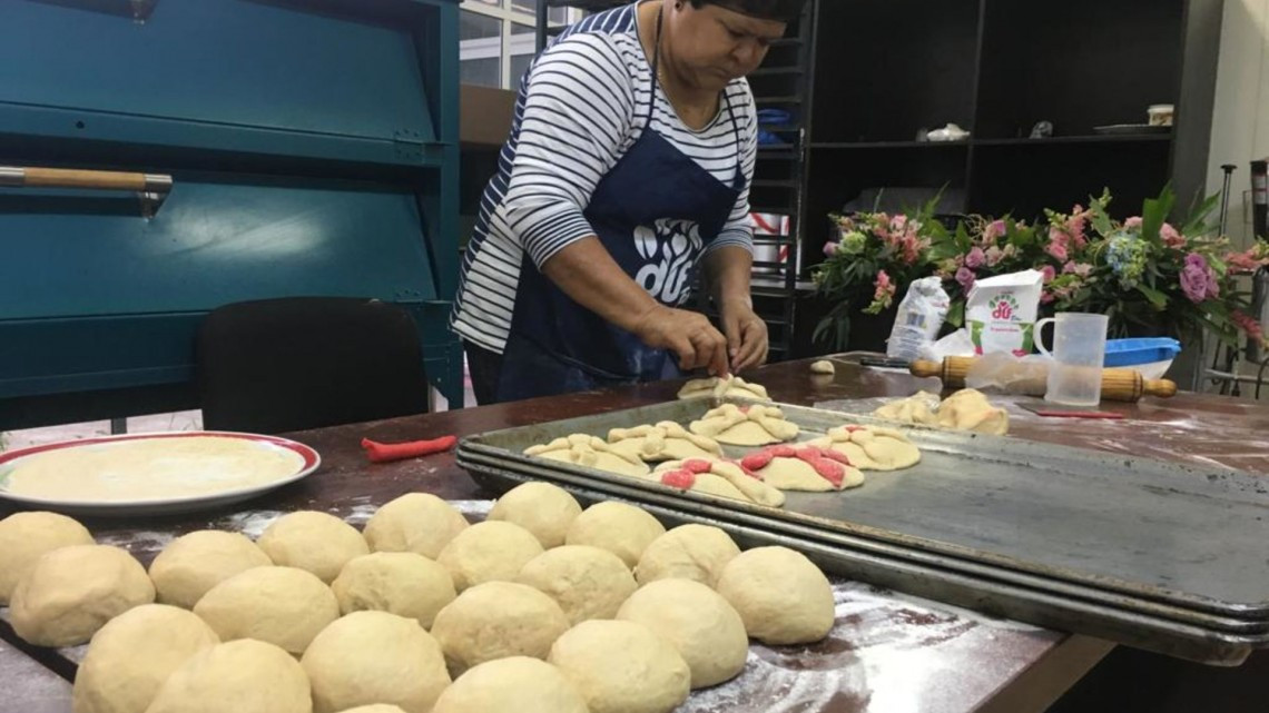 Ofrece DIF Altamira curso para elaboración de pan de muerto