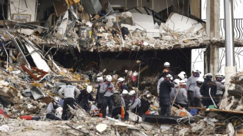 Suman 16 muertos por colapso de edificio en Miami