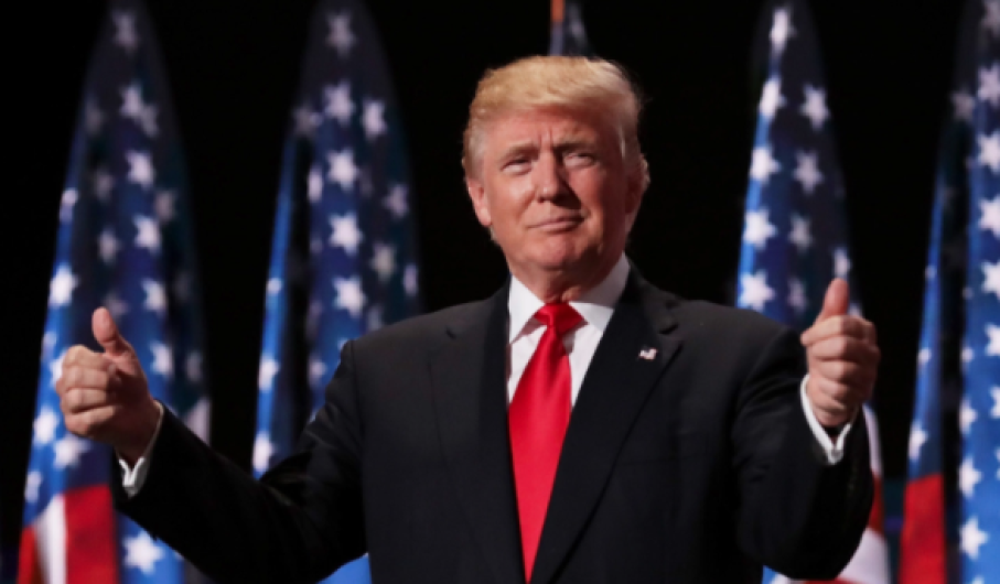 Trump busca suspender libro sobre su primer año de mando