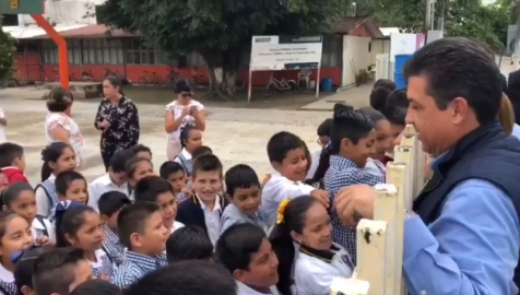 Saluda FGCDV y Mariana Gómez a niños de primaria