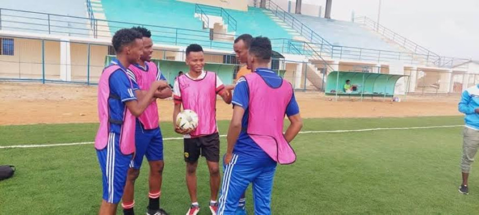 Al menos cuatro futbolistas muertos tras atentado contra autobús en Somalia