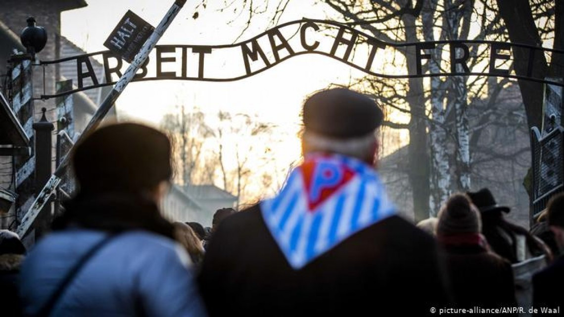  Conmemoran el 75 aniversario de la liberación del campo de concentración nazi