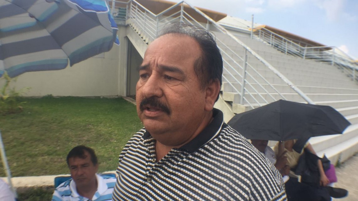 Acampan afuera de Expo Tampico para lograr un lugar dentro del IMSS