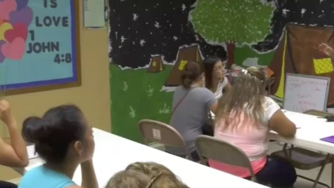 Iglesia Alamo Community Church  ofrece clases de ciudadanía a bajo costo