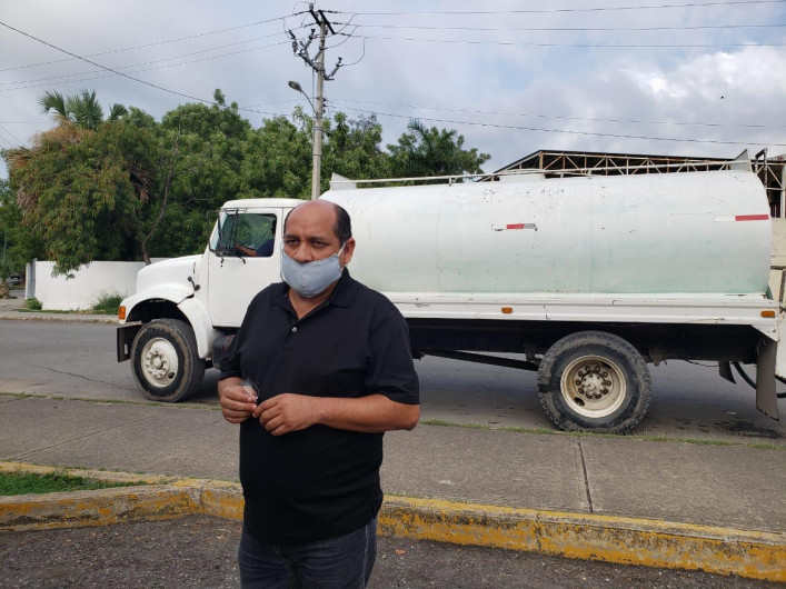 Reparten 10 mil litros de agua a colonias en desabasto