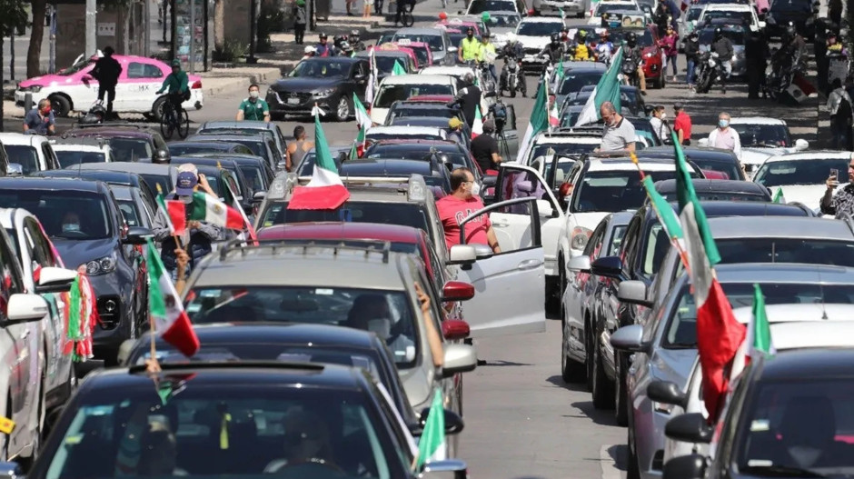 Realizan cuarta caravana en contra de López Obrador 