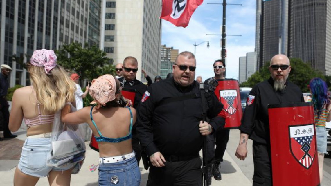 Neonazis irrumpen marcha del orgullo gay en Detroit